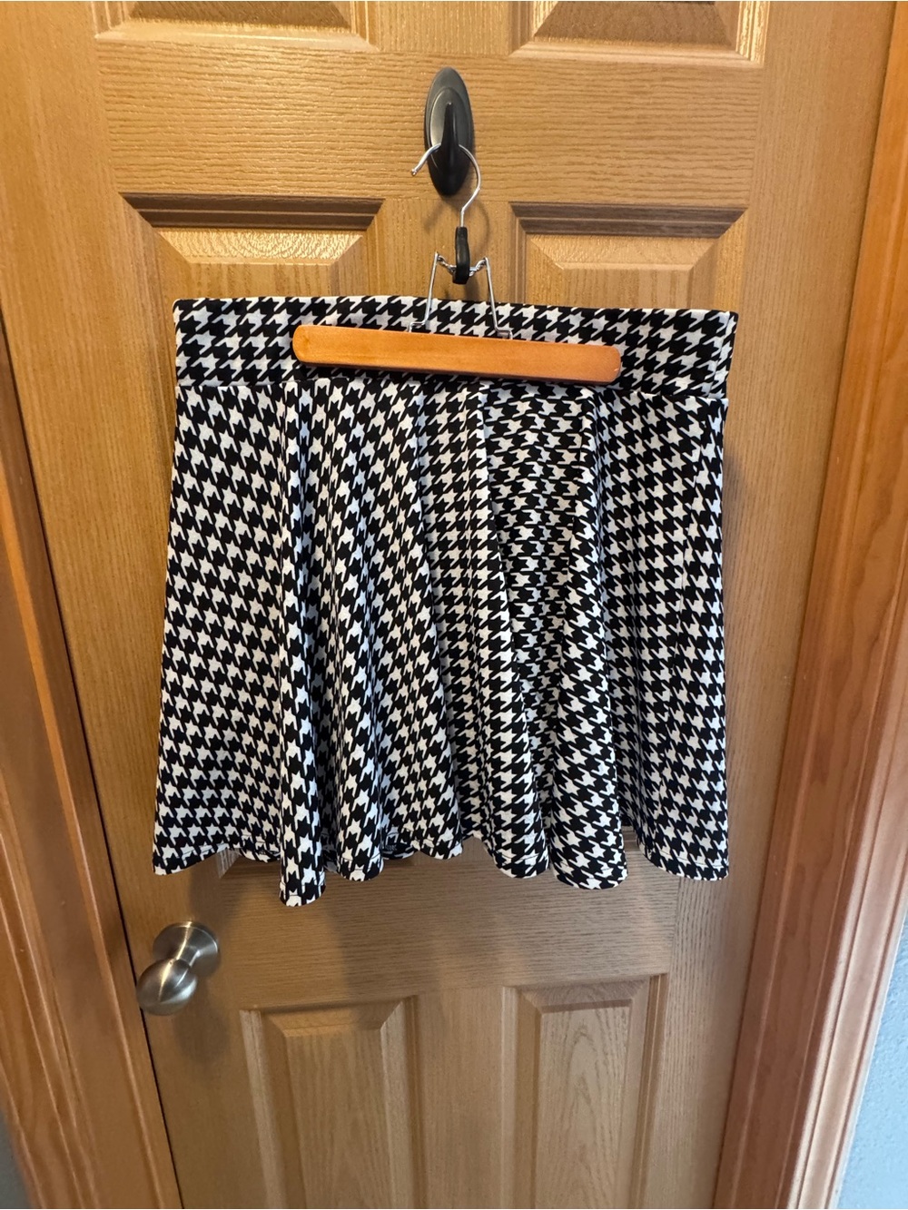 Women’s Black & White Houndstooth Skater Skirt/Skort
